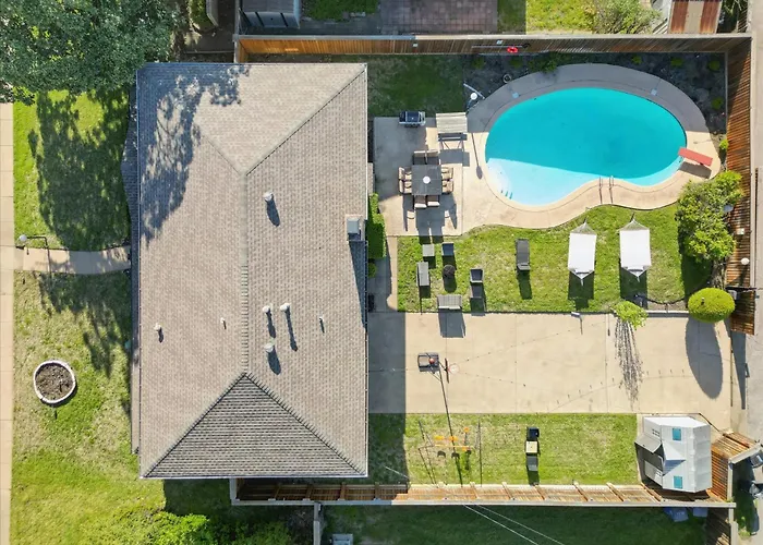 Spectacular 6Br 2,5Ba Holiday Home With Pool