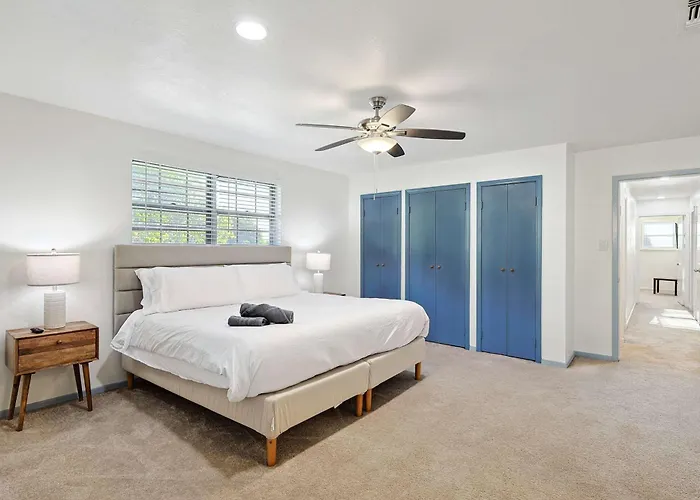 Spectacular 6Br 2,5Ba Holiday Home With Pool