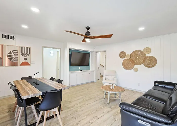 Spectacular 6Br 2,5Ba Holiday Home With Pool