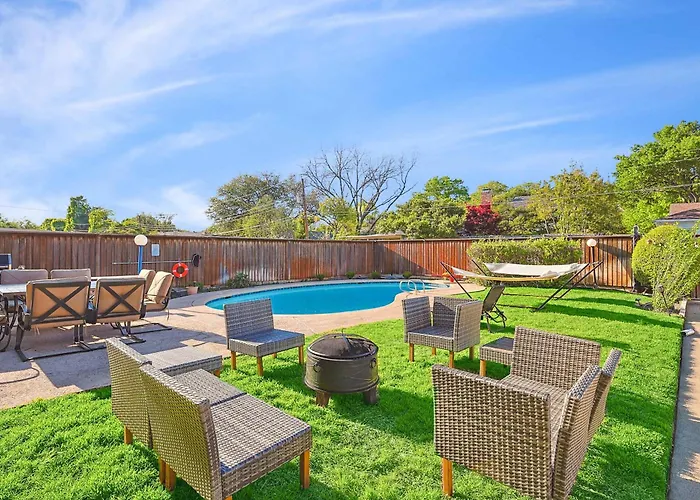 Spectacular 6Br 2,5Ba Holiday Home With Pool