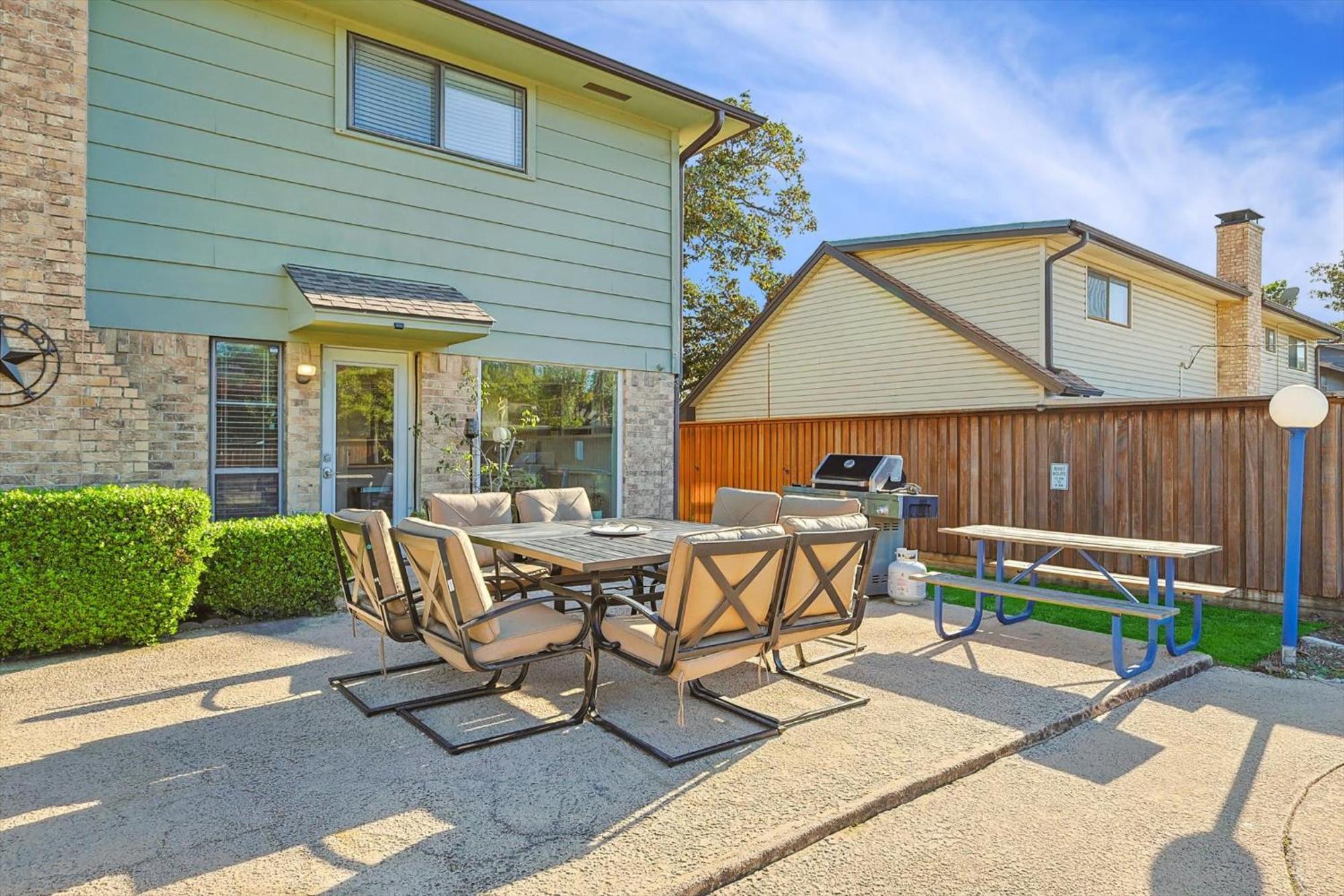 Spectacular 6br 2,5ba With Pool Holiday home Dallas
